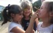 Crianças brincando com borboleta do Colégio Florença - Escola Infantil em Florianópolis